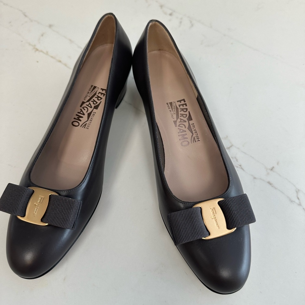 Ferragamo Leather Bow Low Pumps